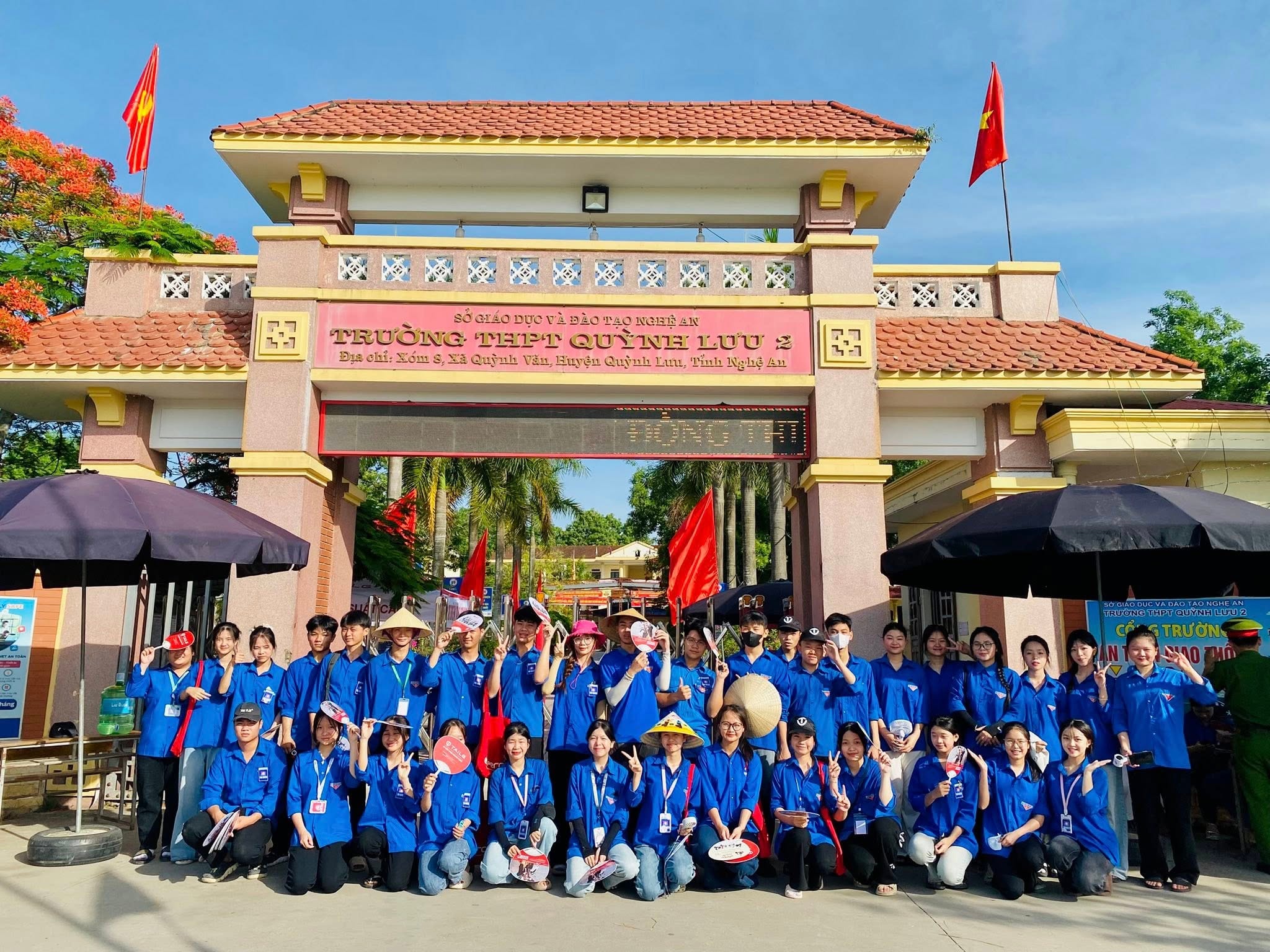 Đội thanh niên tiếp sức mùa thi