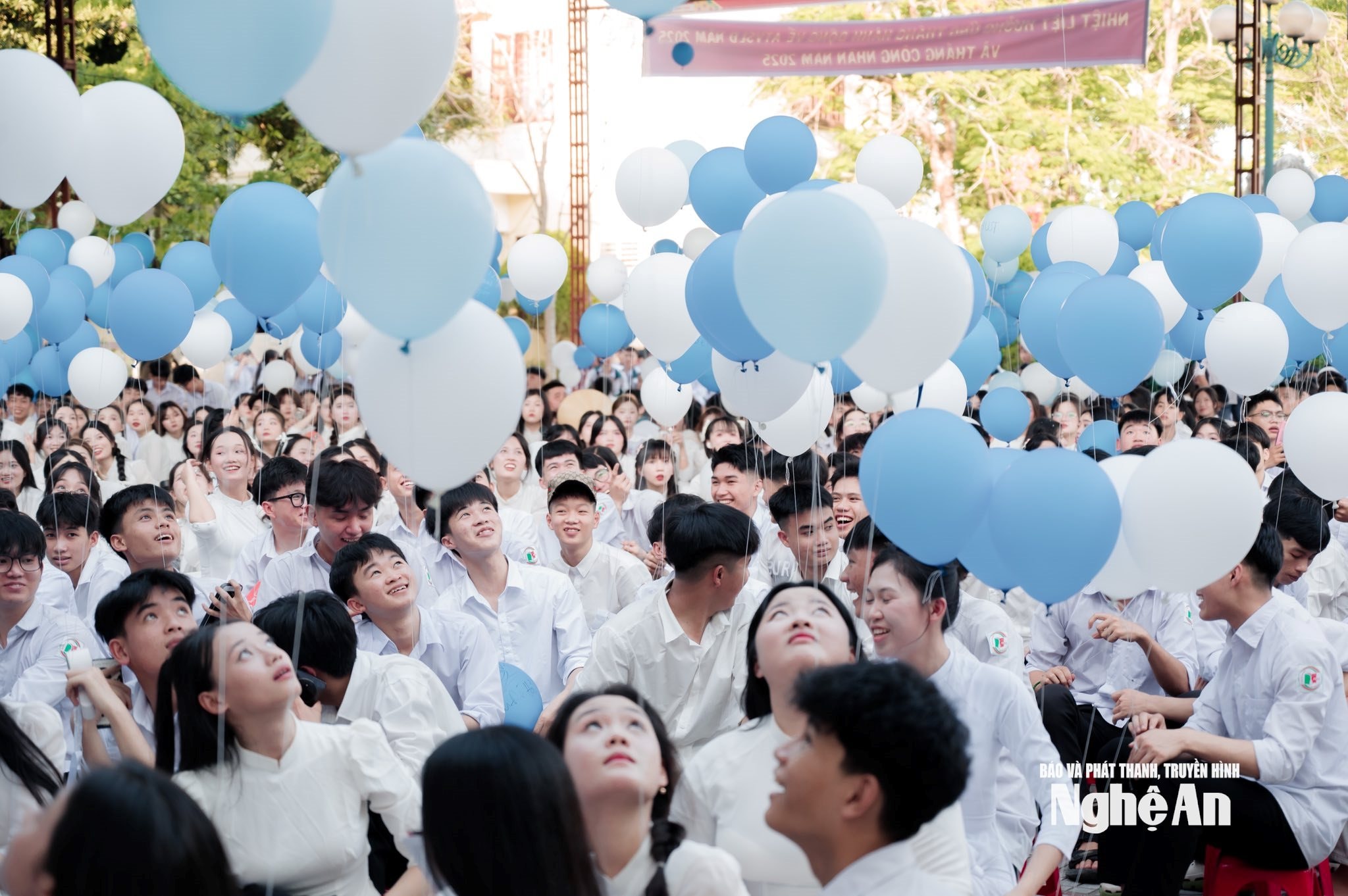 Học sinh Trường THPT Quỳnhh Lưu 2 trong ngày hội trường