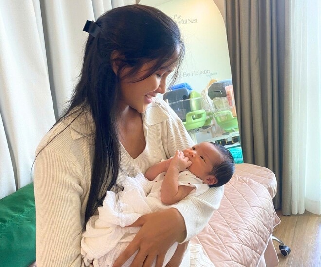 Con gái nàng hậu có ngoại hình xinh xắn, được đặt tên theo họ mẹ.