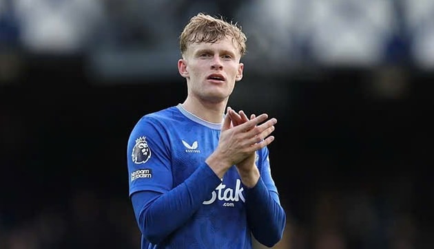 Jarrad Branthwaite được MU săn đón.