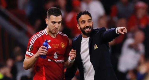 Amorim đòi hỏi nhiều hơn ở Dalot.