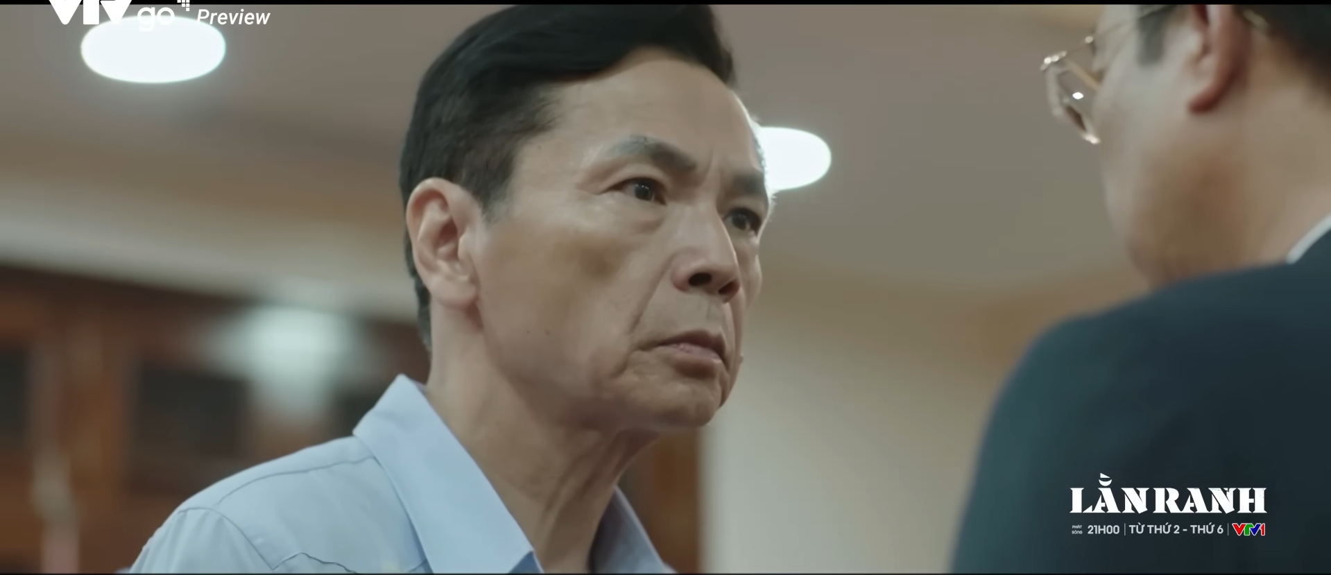 Lằn ranh - Tập 4: Ông Sách nhận tin cháu vợ sai phạm nghiêm trọng - Ảnh 1.