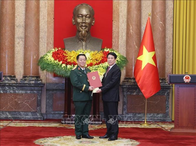 Trao quyết định bổ nhiệm Chủ nhiệm Tổng cục Chính trị và thăng quân hàm Đại tướng, Thượng tướng- Ảnh 1.