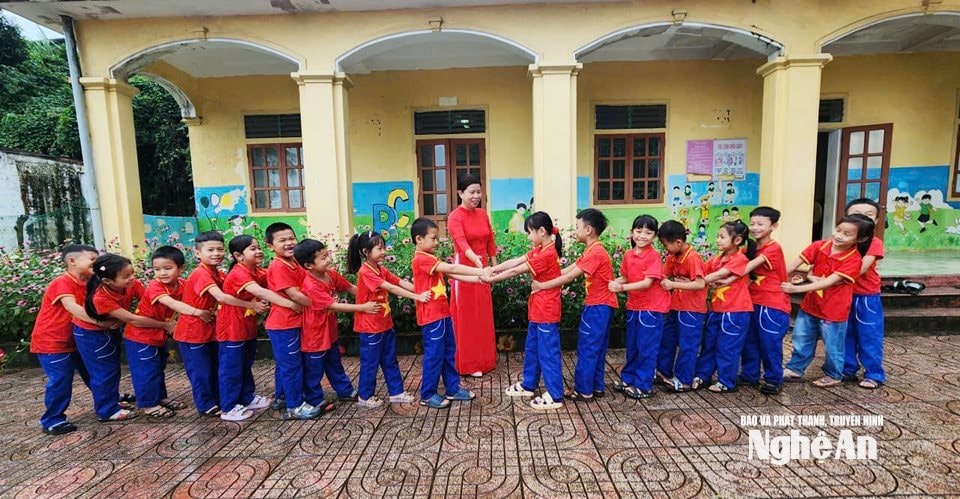 Cô Lê Thị Liễu đã có 32 năm rời mảnh đất Trường Vinh (thành phố Vinh cũ) lên cắm bản tại các điểm trường vùng cao. Ảnh Thanh Quỳnh