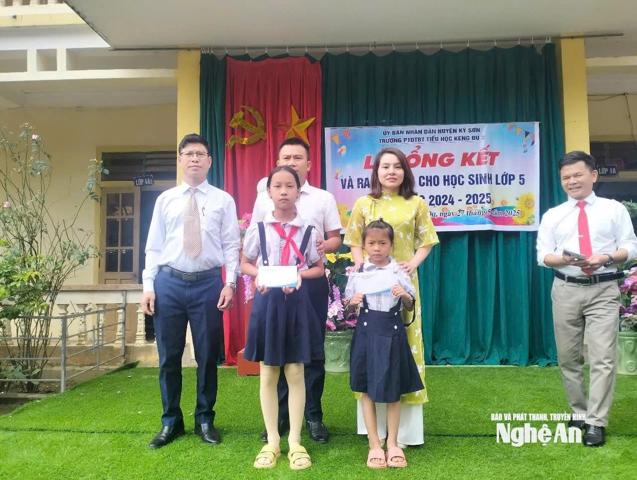 cô Niệm - Với những nỗ lực của mình cô Niệm giúp học sinh đạt nhiều thành tích cao trong học tập Ảnh CSCC