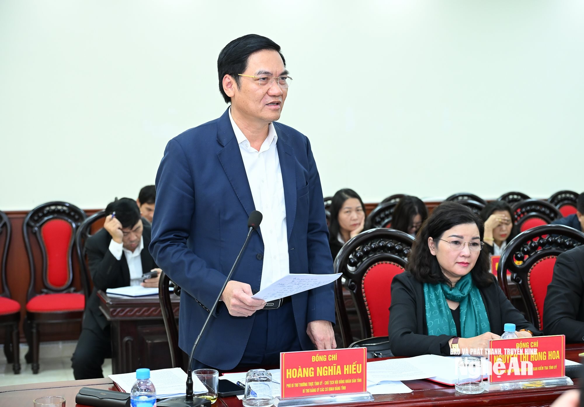 Đồng chí Hoàng Nghĩa Hiếu - Phó Bí thư Thường trực Tỉnh ủy, Chủ tịch HĐND tỉnh phát biểu tại buổi sinh hoạt. Ảnh: Tha