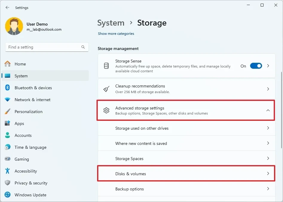 Giao diện quản lý Disks & Volumes trong Settings của Windows 11