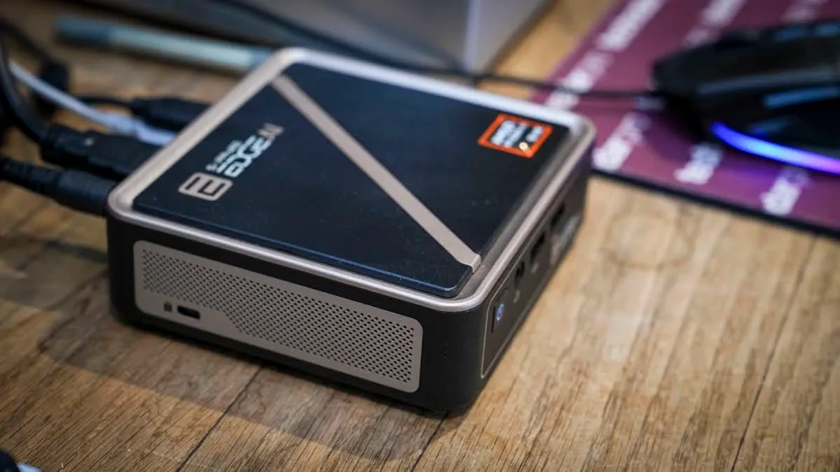 Sapphire Edge AI 370 2