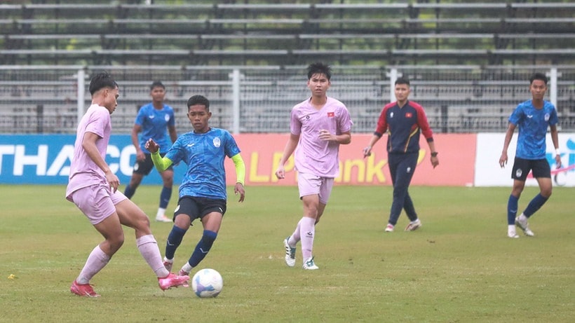 U17 Việt Nam thi đấu lấn lướt trước U17 Campuchia. (Ảnh- VFF)
