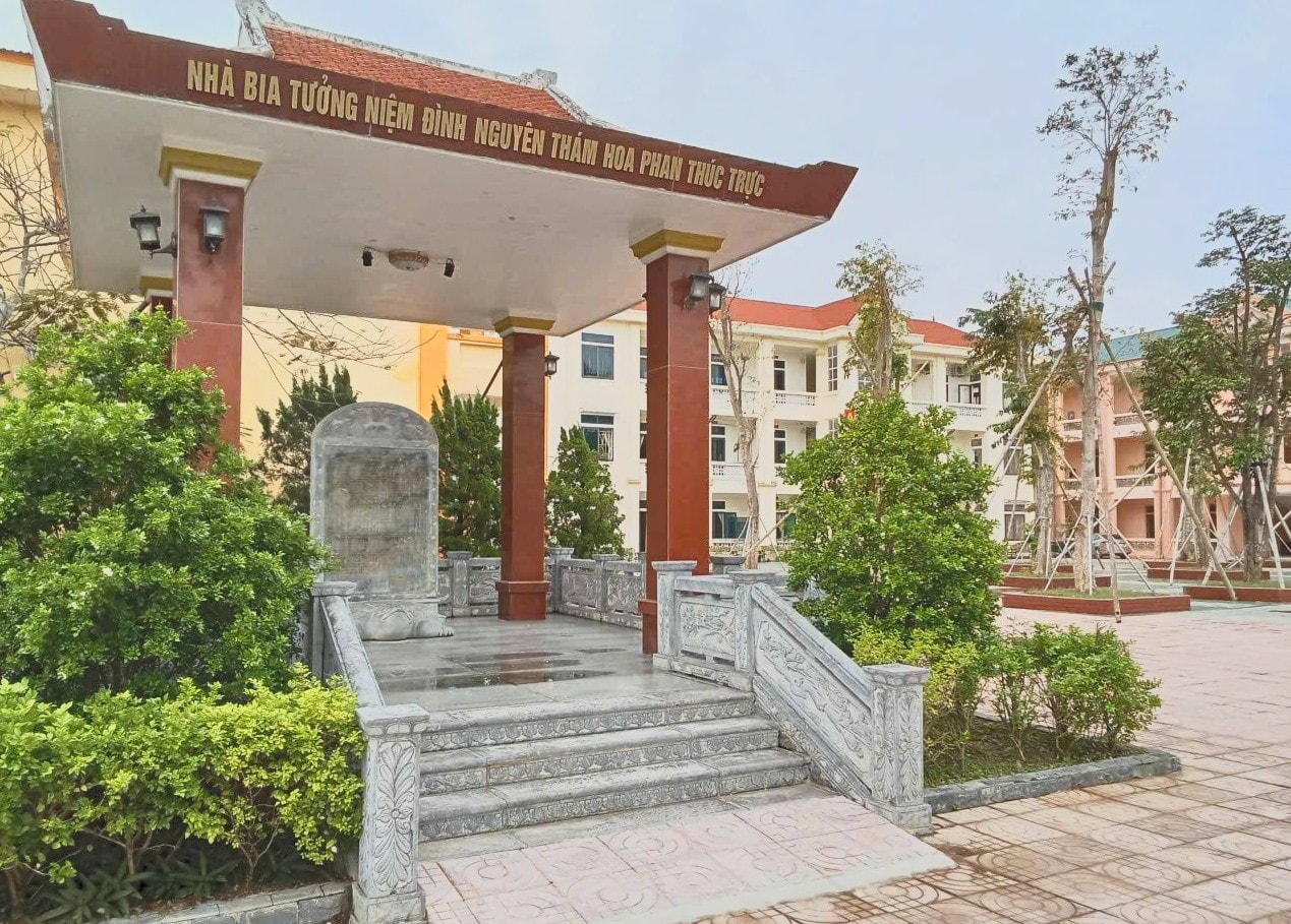 Bia tưởng niệm Phan Thúc Trực