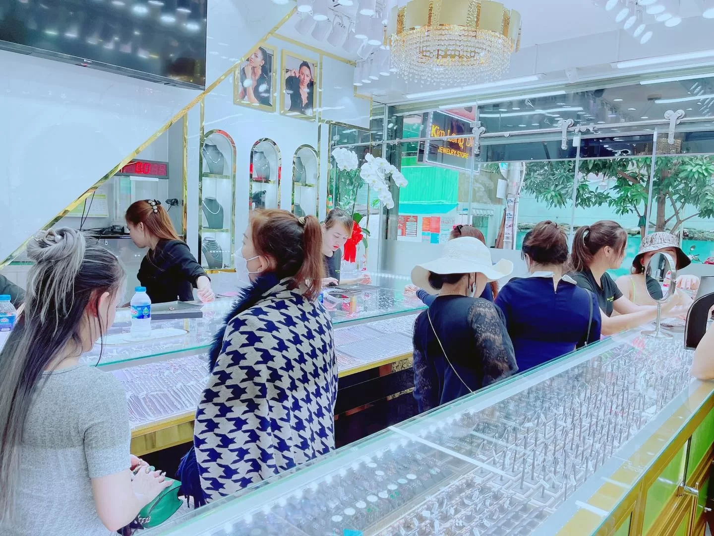 Giá vàng hôm nay 6/11: Bảng giá vàng ACB SJC PNJ BTMC, vàng nhẫn, vàng thế giới