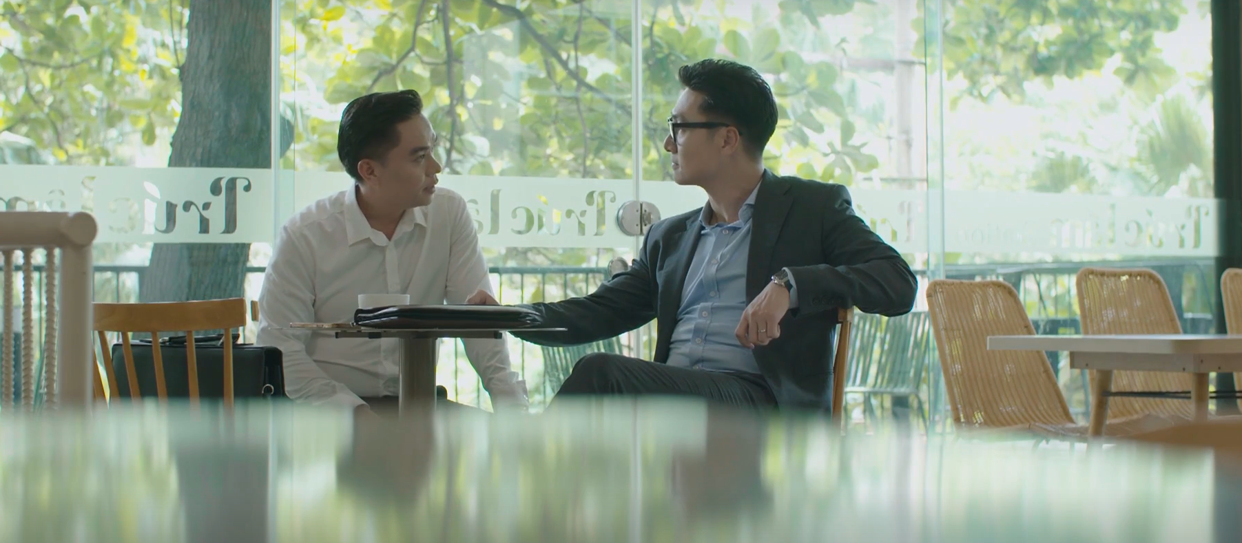 Lằn ranh - Tập 4: Ông Sách khó xử vì sếp cũ nhờ vả