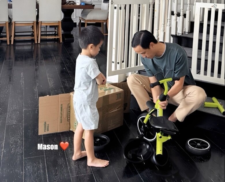 Chồng Tăng Thanh Hà là ông bố yêu chiều các con.