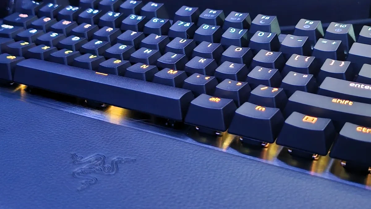 Bàn phím Razer Huntsman V3 Pro 8KHz với layout TKL nhỏ gọn