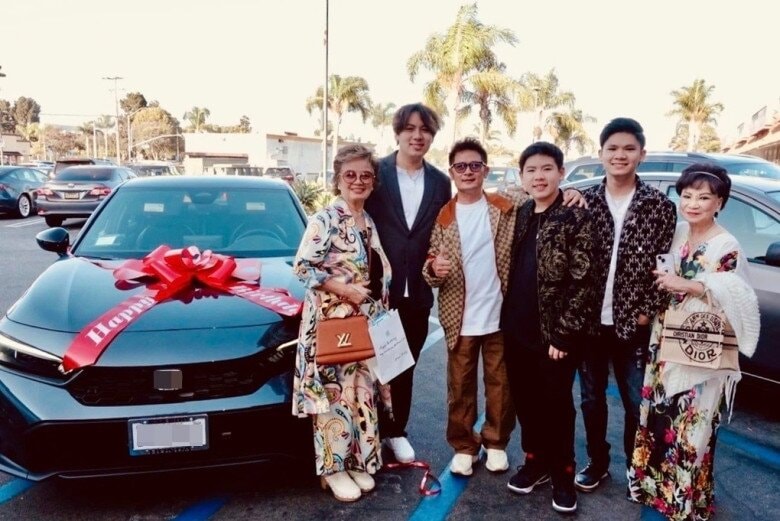 Bằng Kiều mua một chiếc xe mới cho quý tử đi học xa nhà.