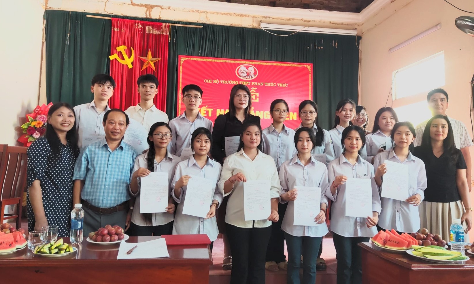 Kết nạp đảng viên mới