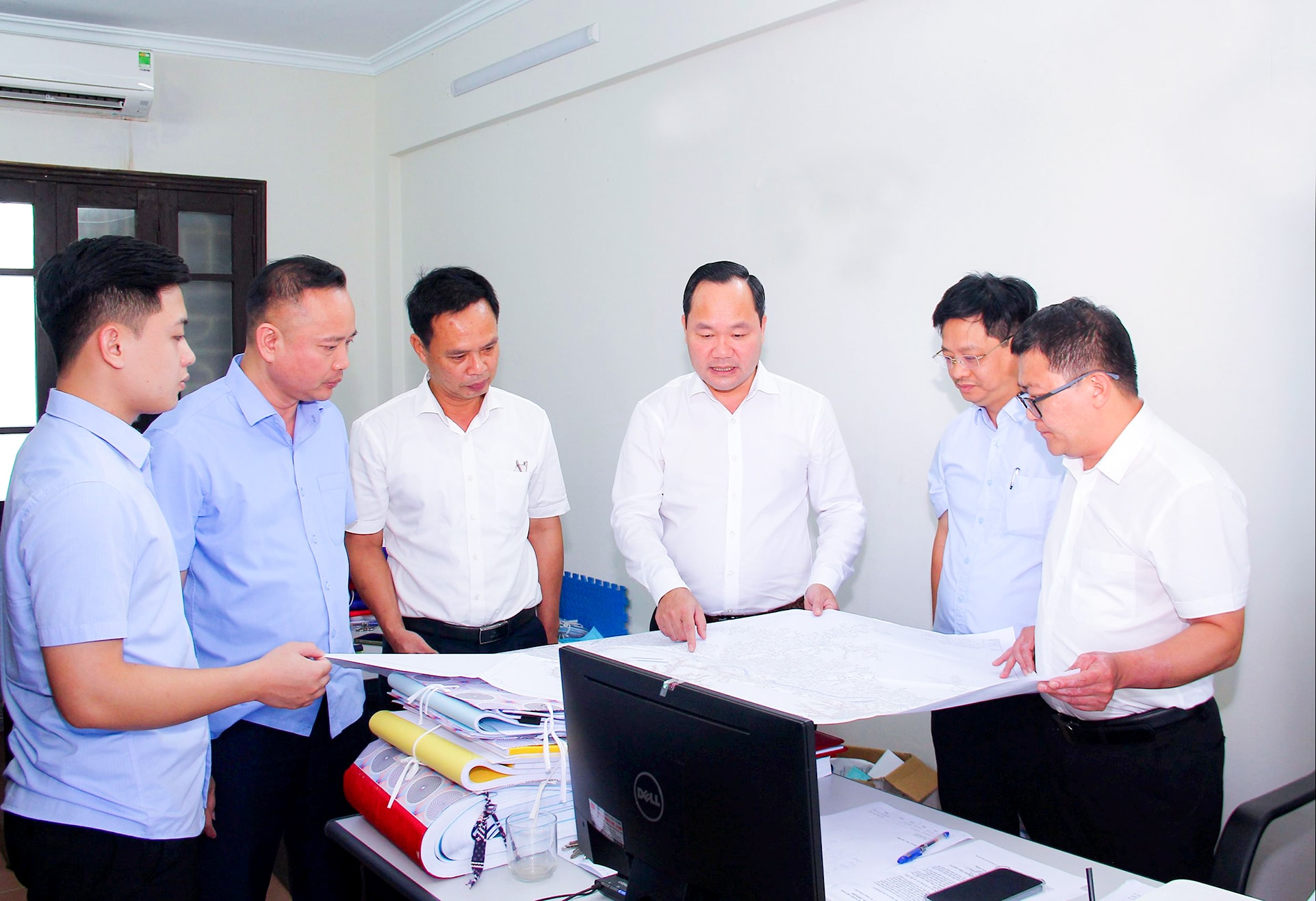 Lãnh đạo Sở trao đổi về phương án xử lý kênh tiêu Châu Bình thuộc dự án hồ chứa