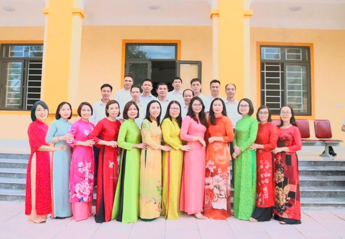 Giáo viên nhà trường.