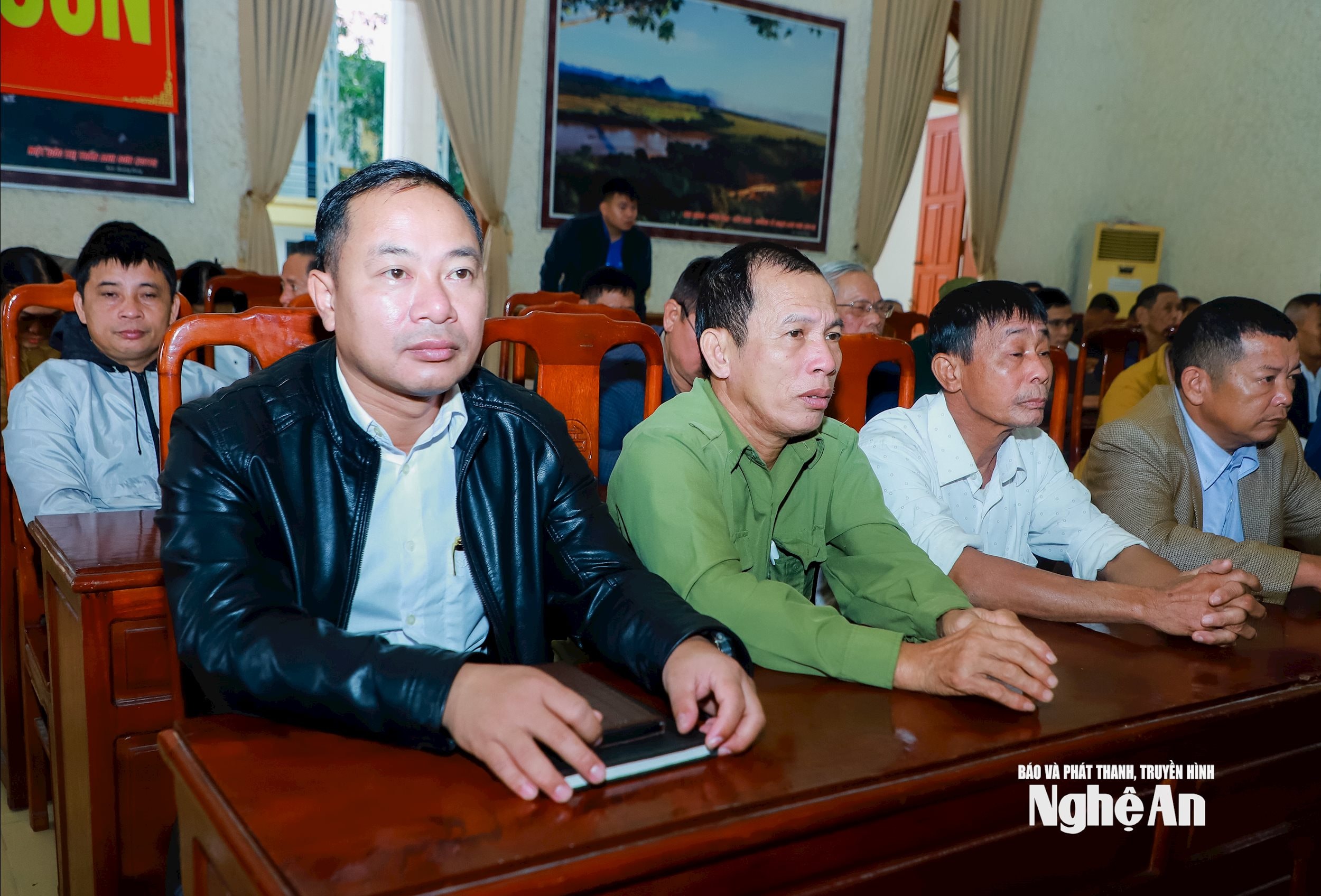 Cử tri xã Anh Sơn dự hội nghị. Ảnh: Thành Duy