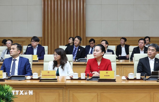 Đại diện lãnh đạo doanh nghiệp bán dẫn quốc tế tham dự buổi tiếp. (Ảnh: Dương Giang/TTXVN) ttxvn-thu-tuong-tiep-doan-lanh-dao-doanh-nghiep-ban-dan-quoc-te-1-1703.jpg