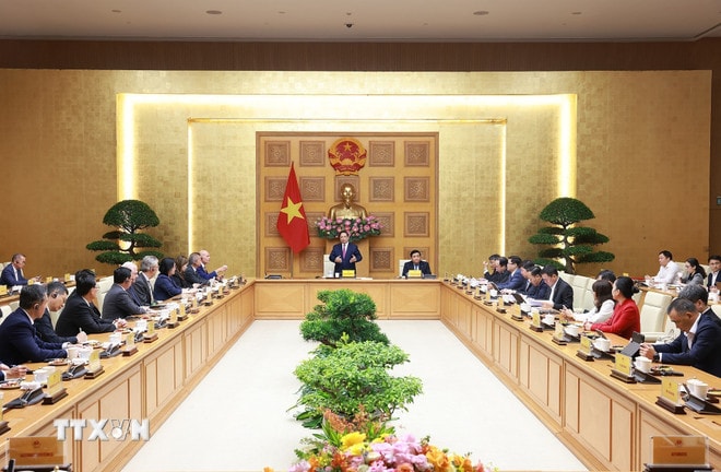 Thủ tướng Phạm Minh Chính tiếp đoàn lãnh đạo doanh nghiệp bán dẫn quốc tế. (Ảnh: Dương Giang/TTXVN) ttxvn-thu-tuong-tiep-doan-lanh-dao-doanh-nghiep-ban-dan-quoc-te-7.jpg