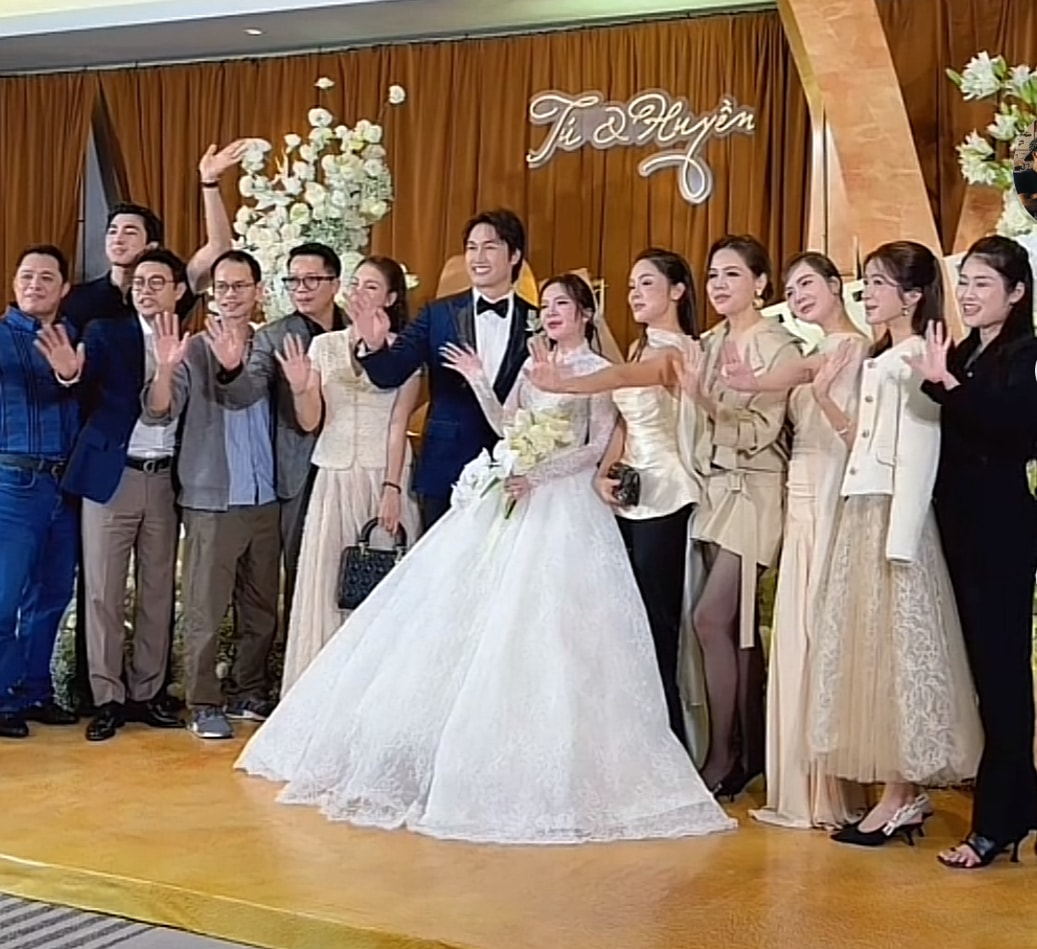 Đám cưới diễn viên Đình Tú - Ngọc Huyền: Dâu rể gấp đôi visual, Quỳnh Nga và dàn mỹ nhân Vbiz đổ bộ- Ảnh 12.