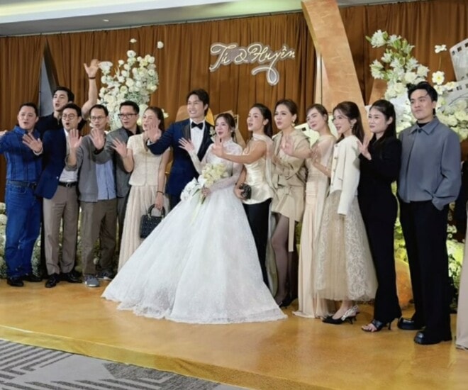 Dàn diễn viên VFC có mặt tại đám cưới Đình Tú - Ngọc Huyền.
