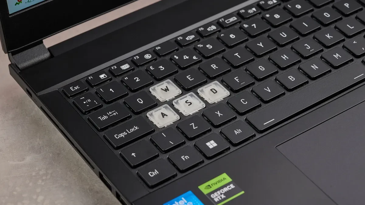 Thiết kế tổng thể của Medion Erazer Deputy 15 P1