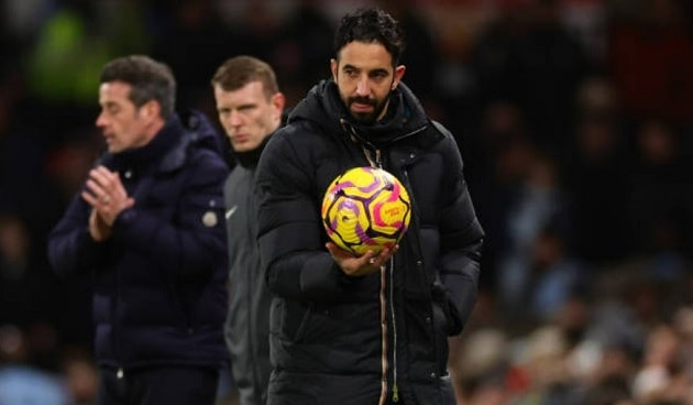 Amorim nên tính đến việc sử dụng Lacey thay vì mua thêm người.