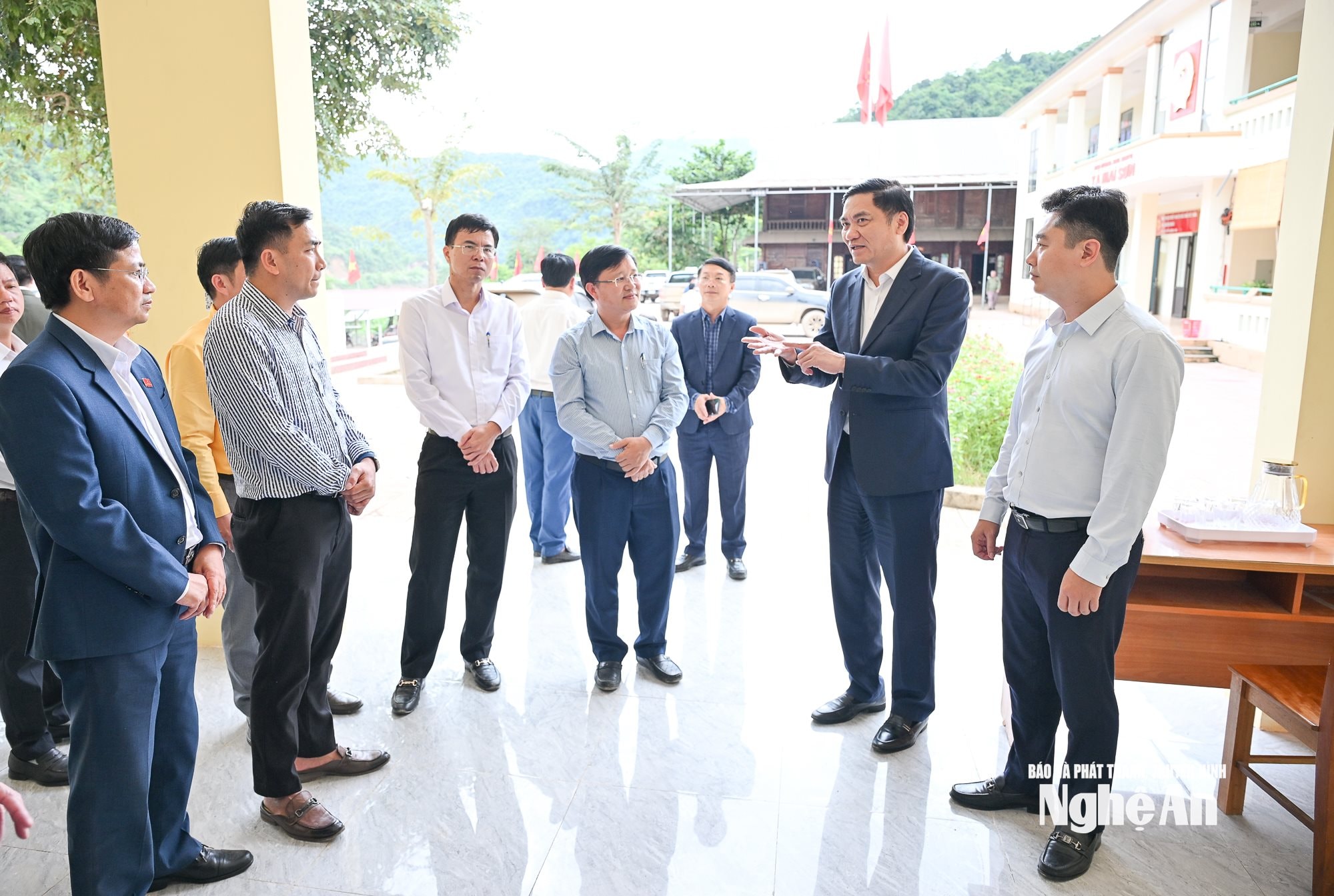 Tiếp xúc cử tri-11