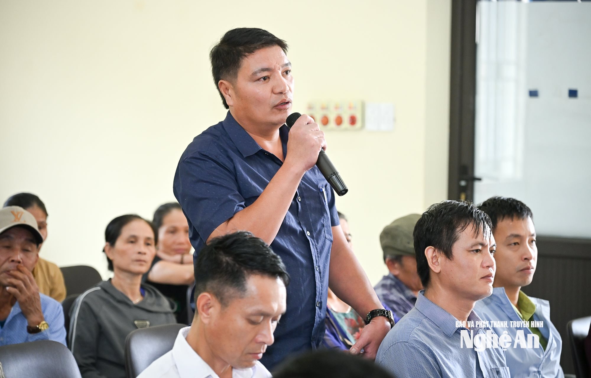 Tiếp xúc cử tri-13