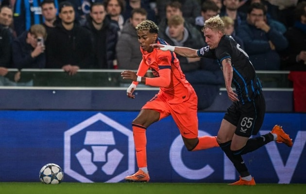 Yamal thực hiện thành công 5 pha qua người cả trận.