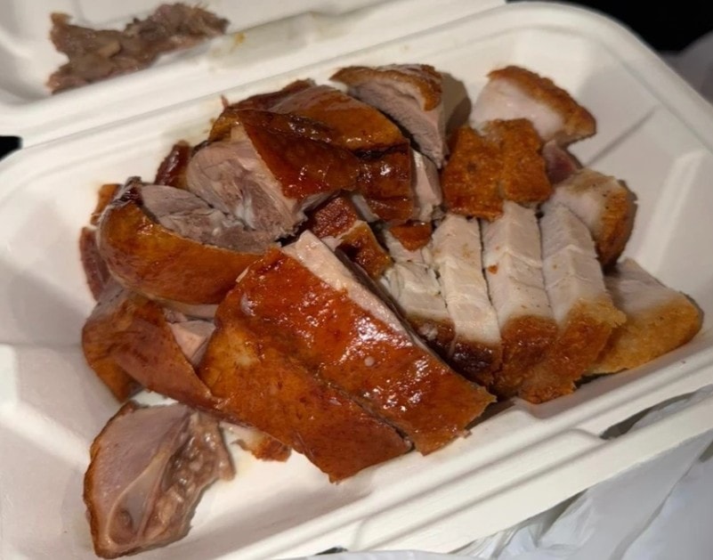 Hình ảnh món vịt quay và heo quay được Erling Haaland đăng tải trên trang cá nhân.