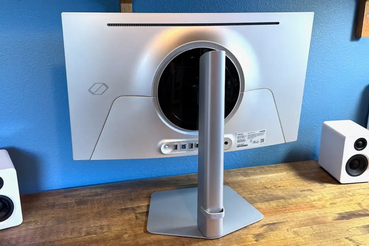 Samsung Odyssey OLED G6 1