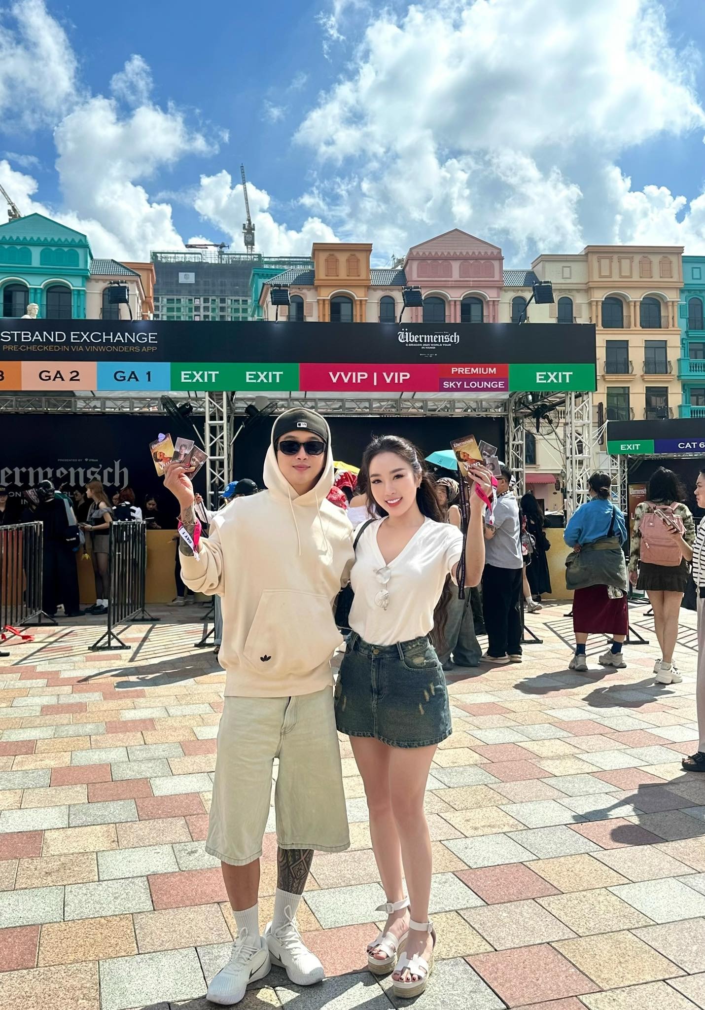 Vợ chồng ca sĩ TiTi cùng nhau tham dự concert.