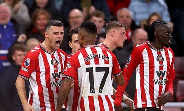 Granit Xhaka đang bay cao cùng Sunderland.