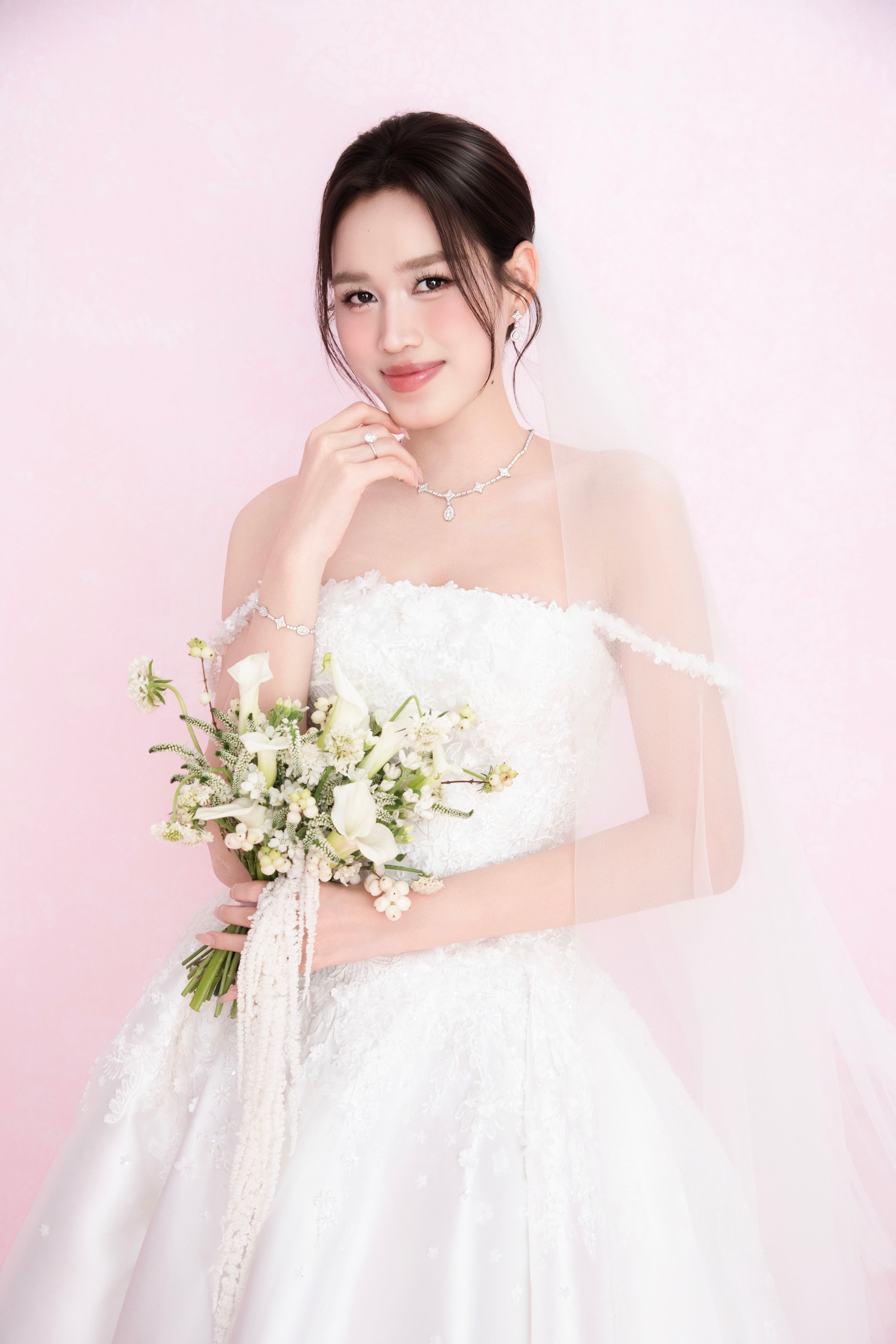 Visual ngời ngời, ngập tràn hạnh phúc của cô dâu khi chụp ảnh cưới