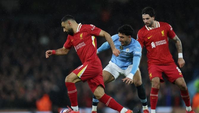 Salah sẽ khiến hàng thủ Man City phải đặc biệt dè chừng.