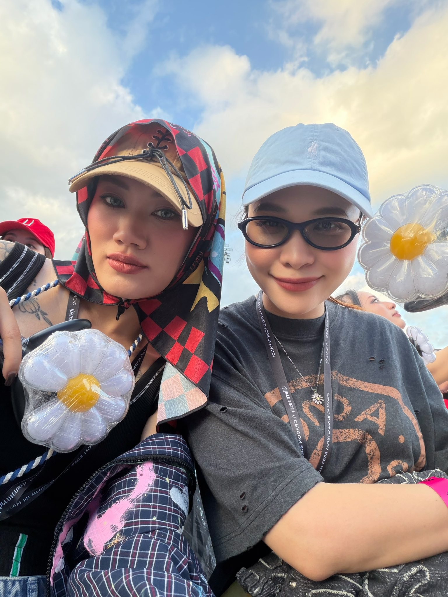 Đôi bạn thân Pông Chuẩn và Đàm Thu Trang tại concert G-DRAGON.