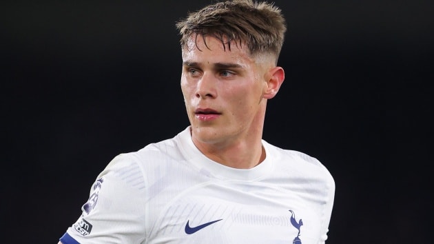 Micky van de Ven là mối đe dọa với MU.