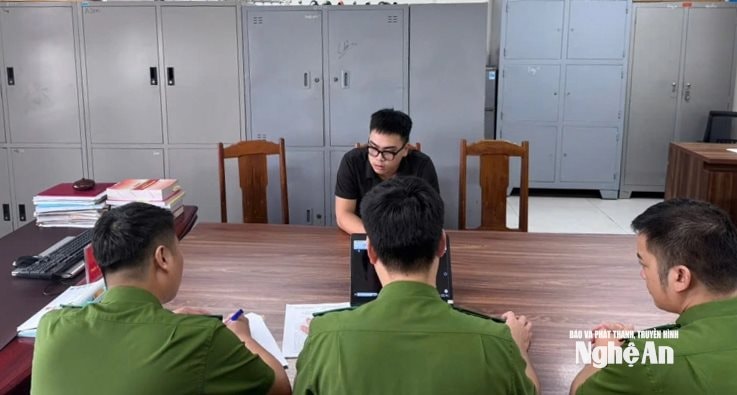 làm việc với công an
