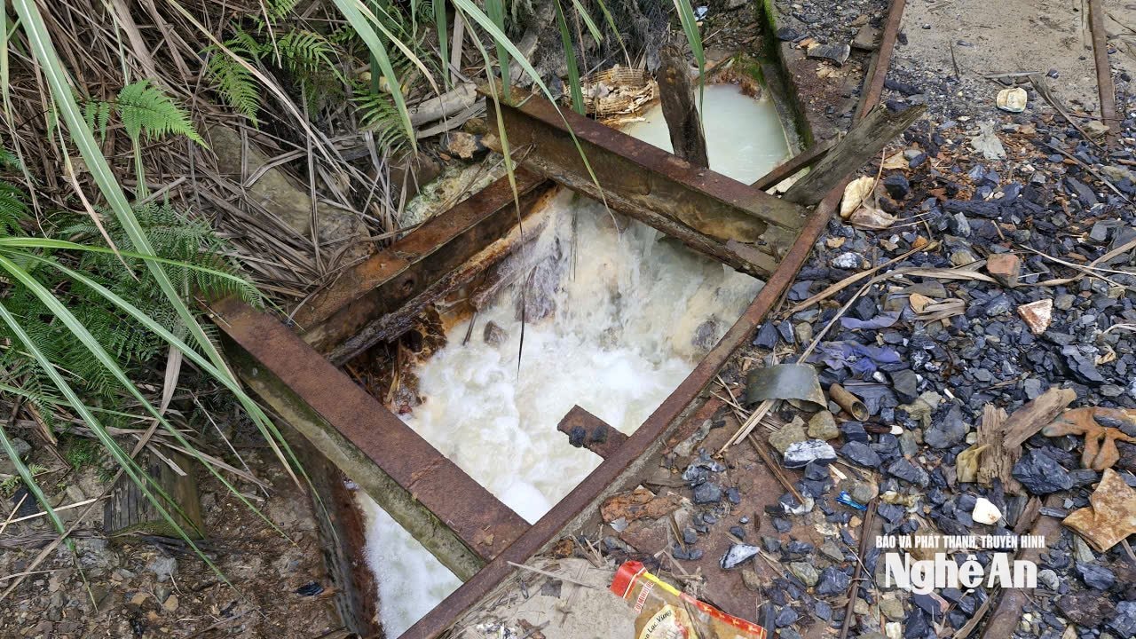 nước nhiễm a xít