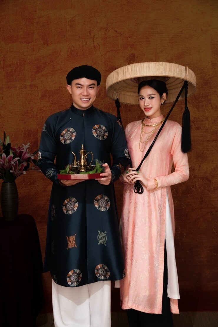 Cặp đôi tung bộ ảnh cưới chụp theo phong cách truyền thống.