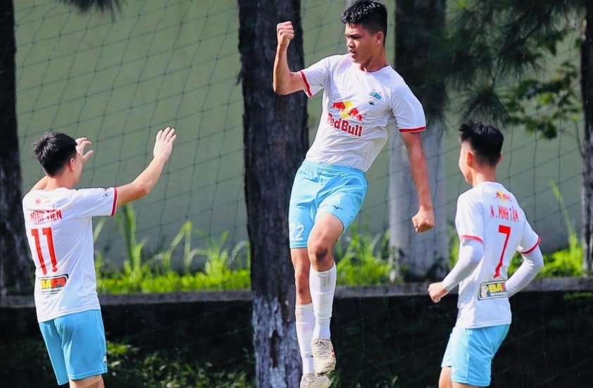 Đinh Quang Kiệt từng là trụ cột U17 Việt Nam, nay trở thành niềm hy vọng ở hàng thủ U22