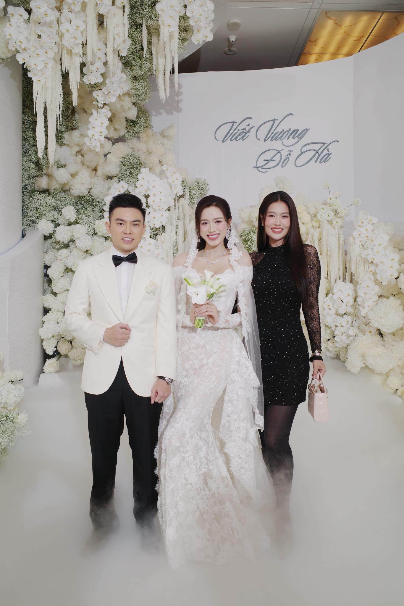 Hoa hậu Đoàn Thiên Ân diện váy đen đến chúc mừng vợ chồng Đỗ Thị Hà.