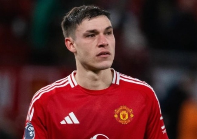 Ugarte không đem lại sự chắc chắn cho MU.