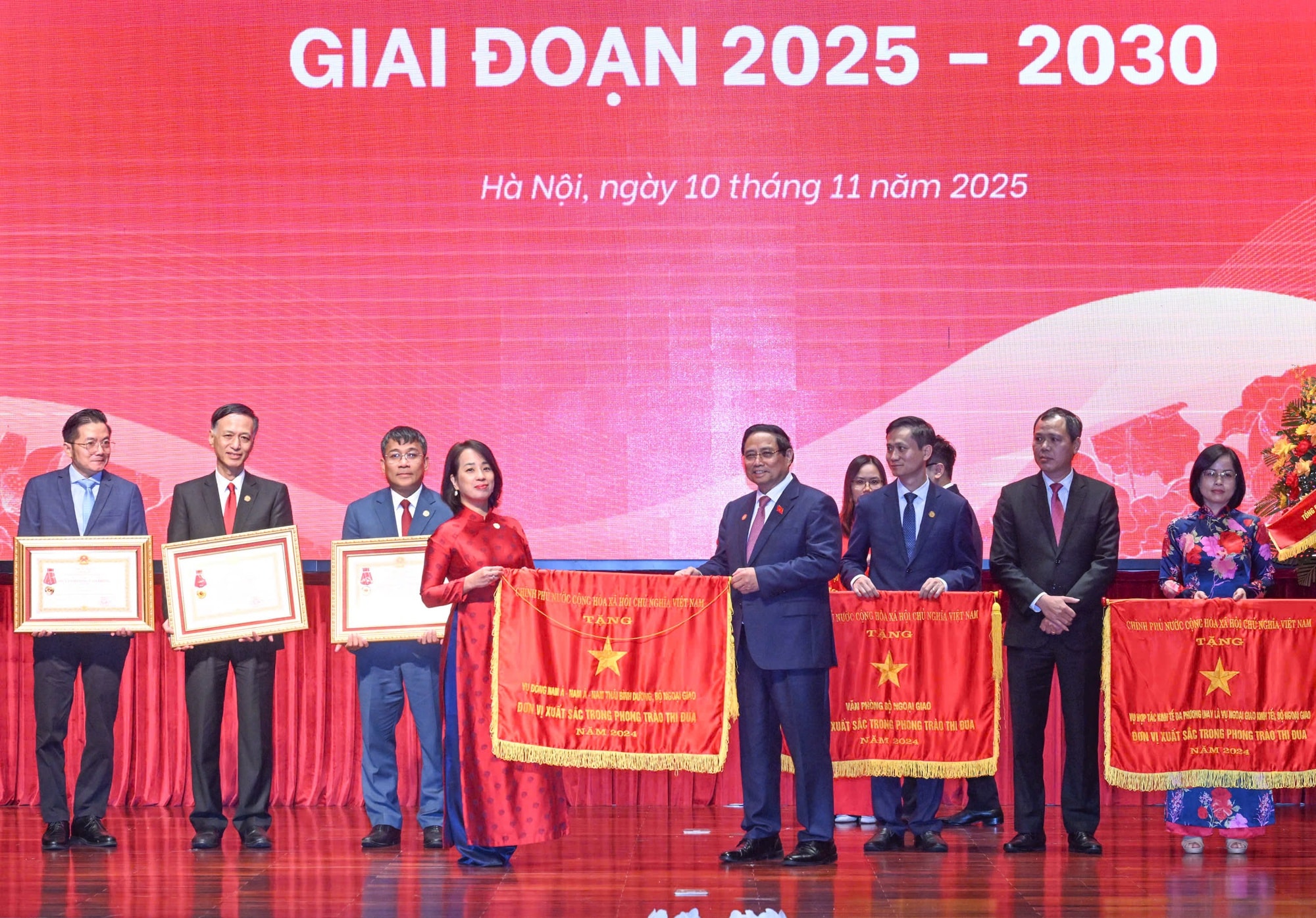 Thủ tướng: Xây dựng nền ngoại giao toàn diện, hiện đại, chuyên nghiệp, mang đậm bản sắc Việt Nam- Ảnh 4.