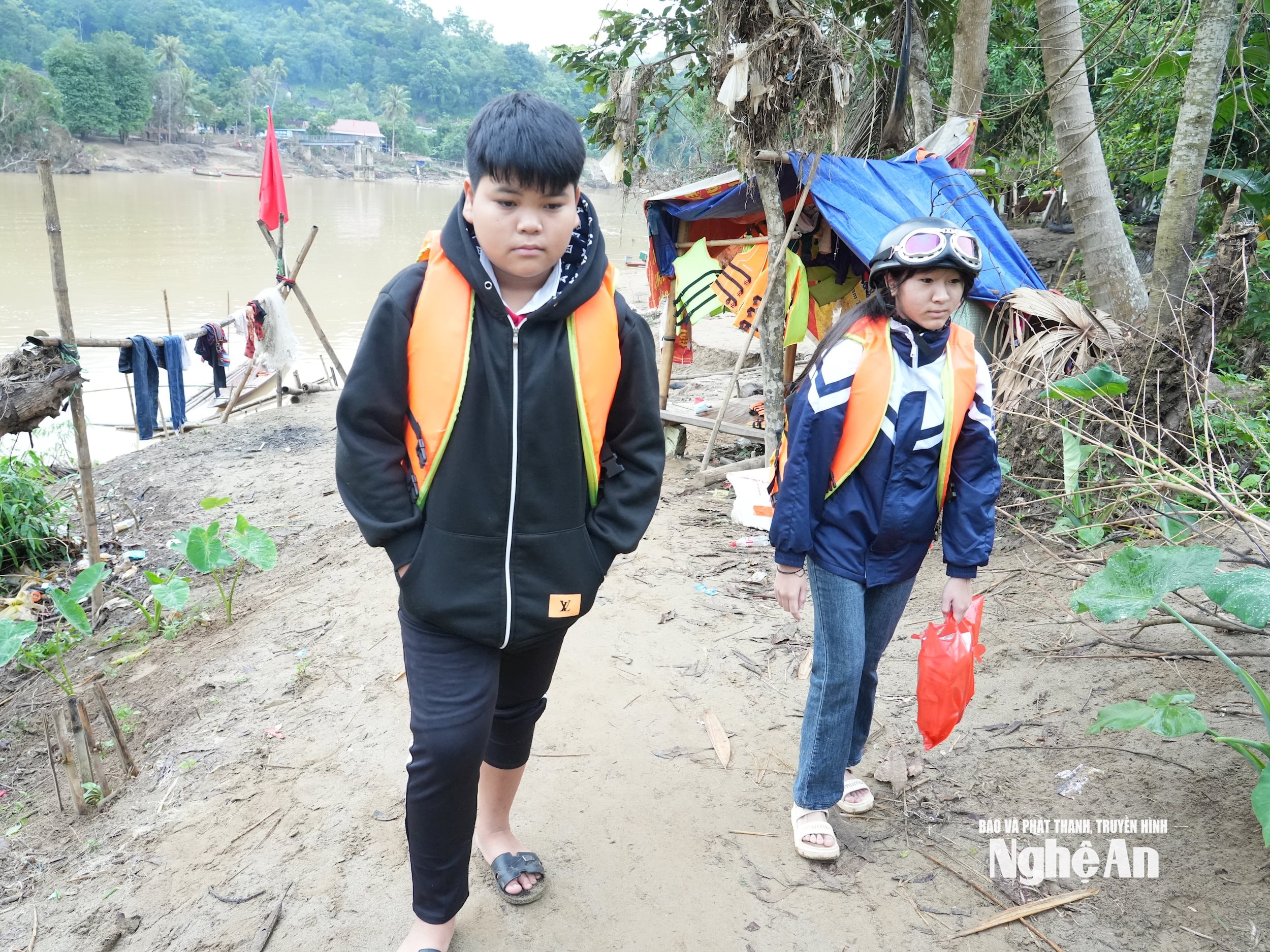 Ảnh - Tiến Hùng