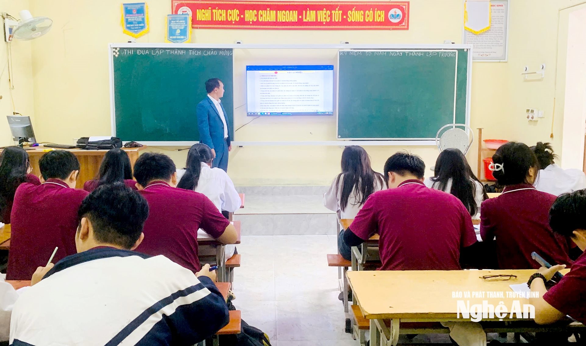 Học sinh Trường THPT 1 - 5