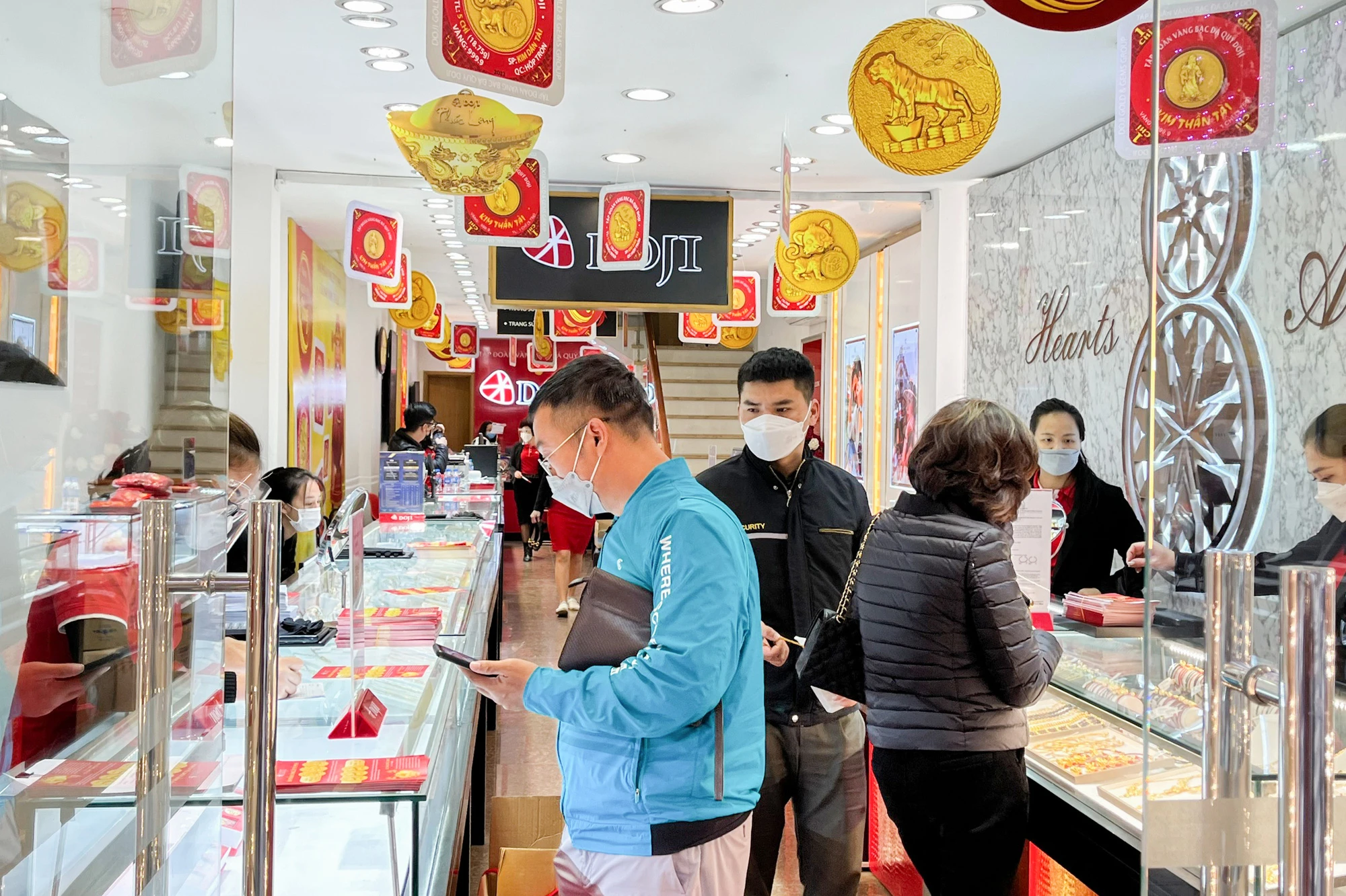 Giá vàng chiều nay 10/11/2025: Bảng giá vàng SJC ACB, vàng nhẫn BTMC, vàng thế giới